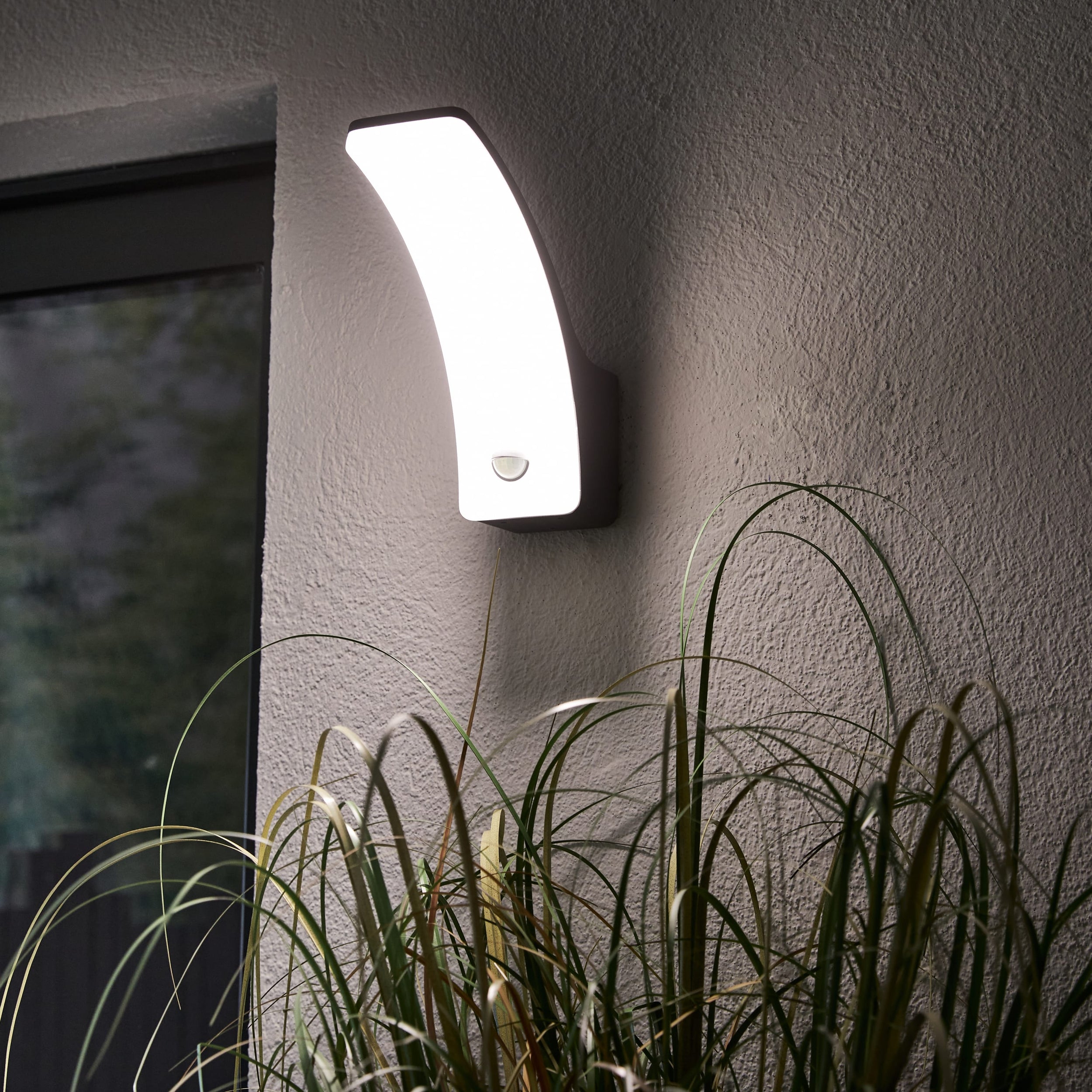 Inspire wandlamp Lakko antraciet 11W met sensor